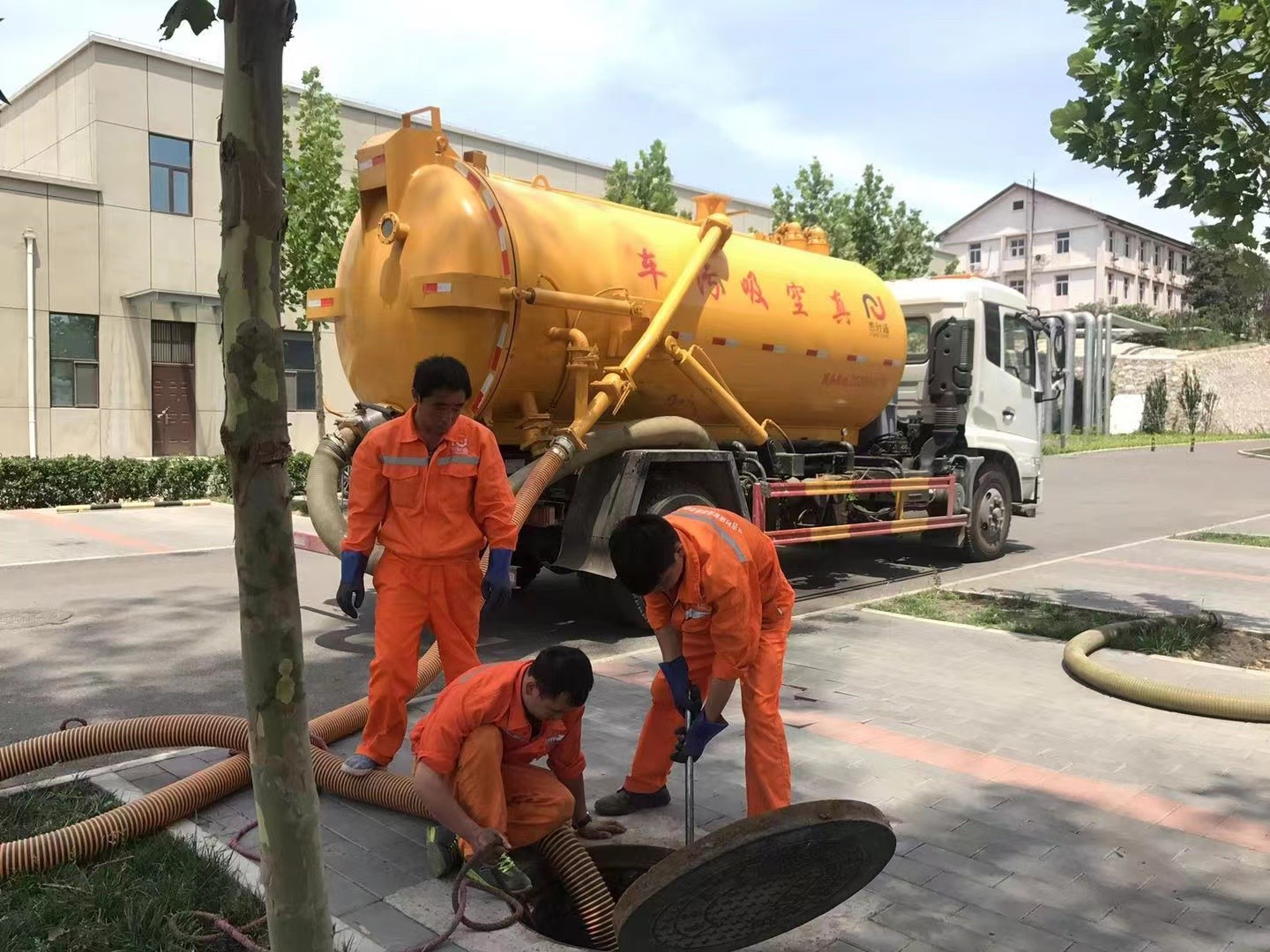 安远化粪池清理与5-8吨吸粪车施工效率分析